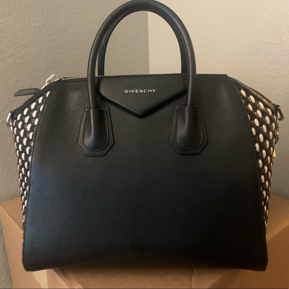 Givenchy antigona medium black and white
